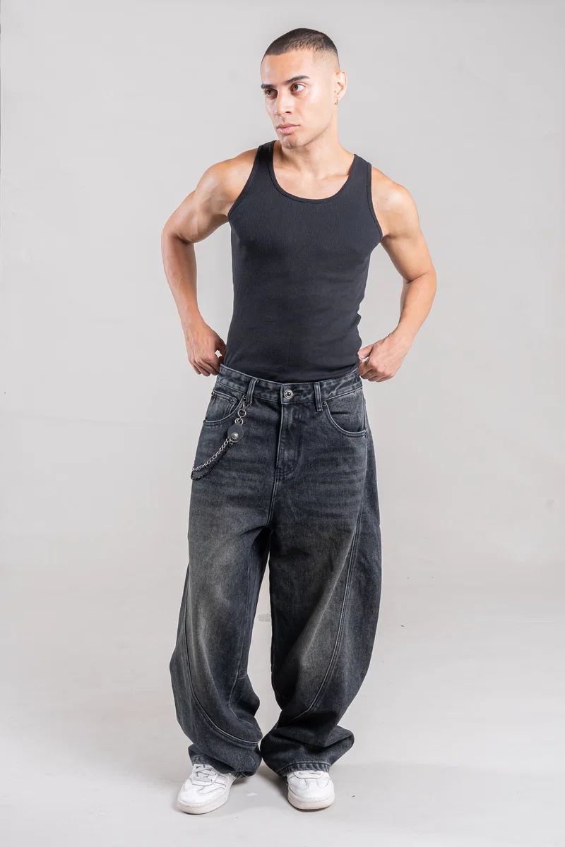 Alternative view of 04 JEAN OSCURO
